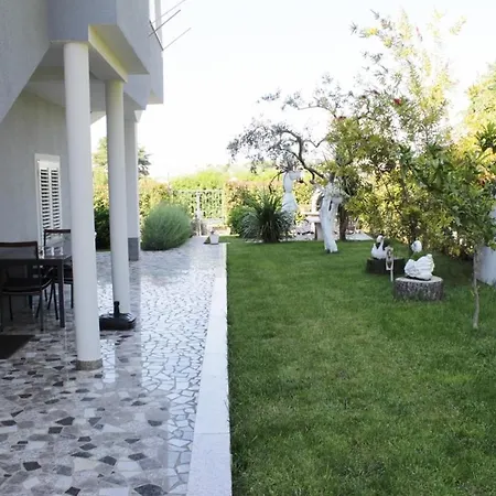 Guest house Titonel