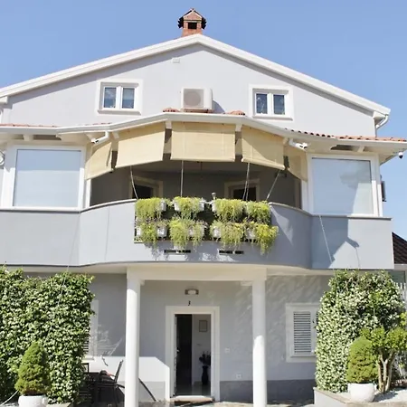 Titonel Guest house