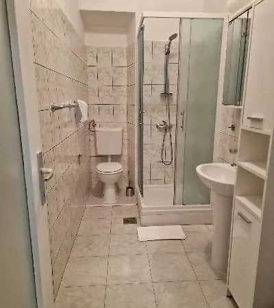 Casa de hóspedes Titonel 3*